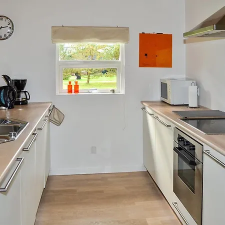 Three-bedroom Holiday In * Hals